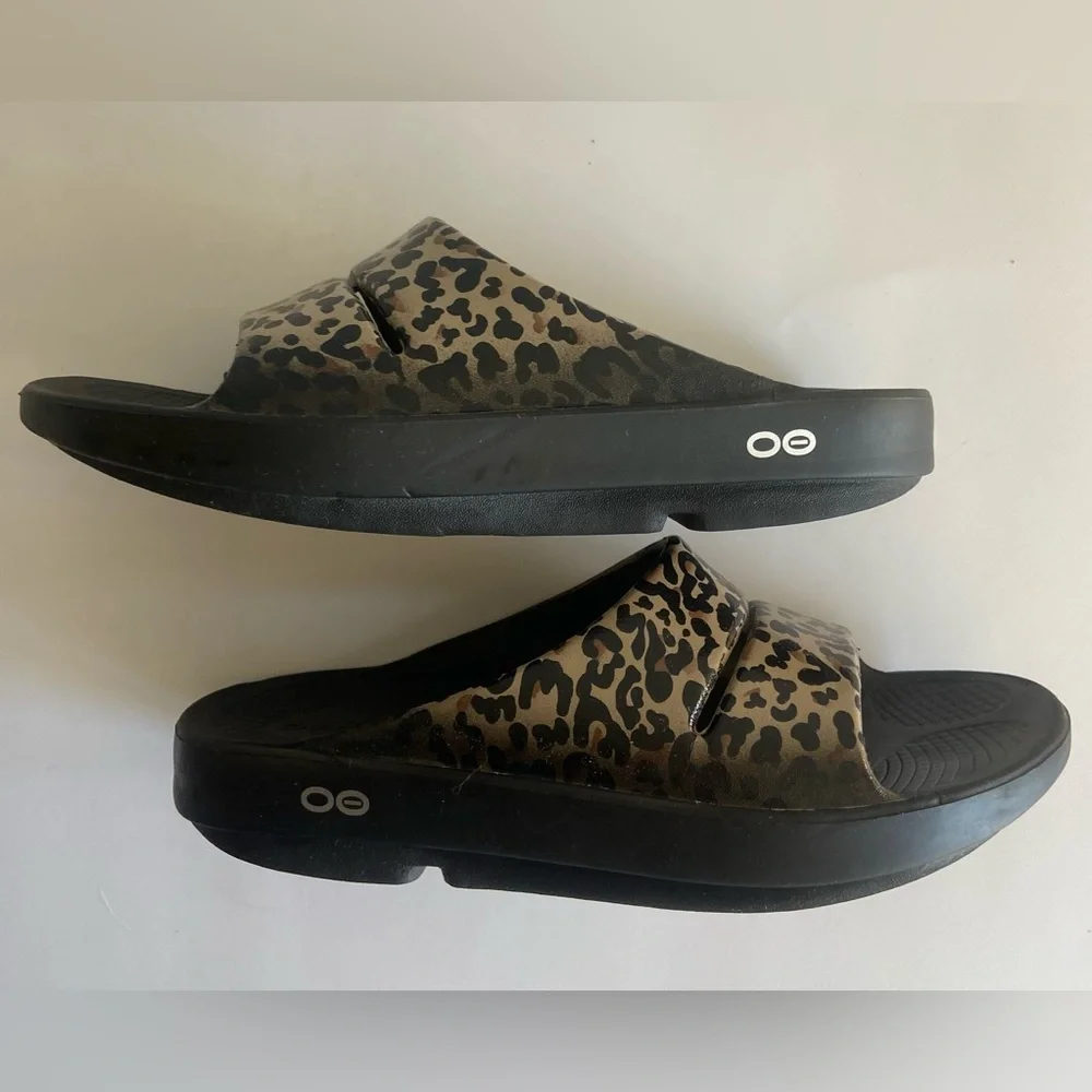 OOFOS Leopard Print Recovery Slide Sandals Excellent condition - Picture 4 of 7